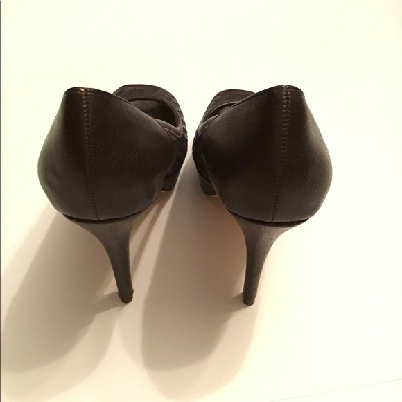 📫 SOLD 📫 Fergalicious Brown Edith Heels NEW - Picture 2 of 7